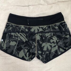 Lululemon Sz4 Camo Shorts